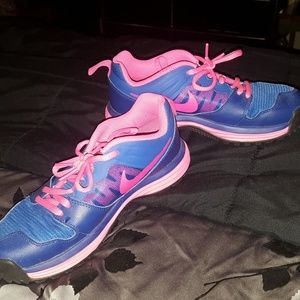 Nike tennis shoes